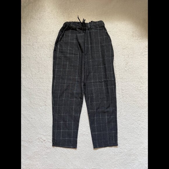 Gray Elasticized Mid Rise Cropped Pants - Picture 1 of 5